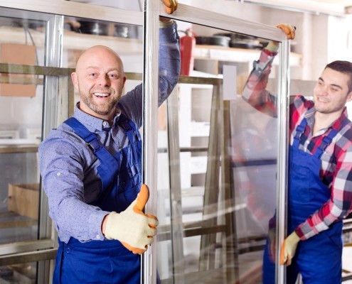 Trotz Online-Kauf der neuen Fenster - unser geprüfter Fenstermonteur kommt aus Ihrer direkten Umgebung.