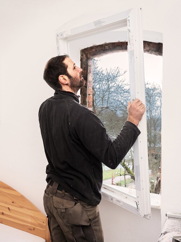 Der fachgerechte Einbau eines Fensters wirkt sich auch maßgeblich auf den Preis des Fensters aus.