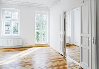 Die Kosten für den Einbau der Fenster in einem Altbau sind etwas geringer als in einem Neubau.