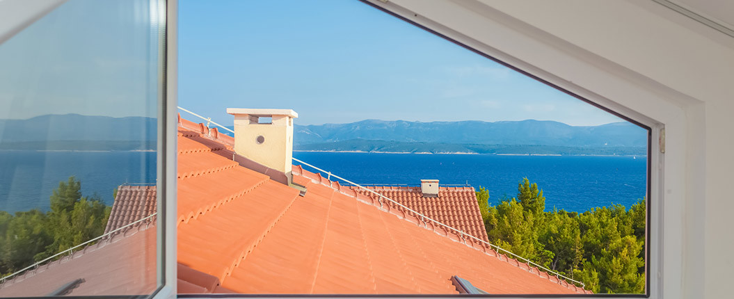 Nicht nur Fensterfarben, auch die Form der Fenster bestimmt die Wirkung im Raum.