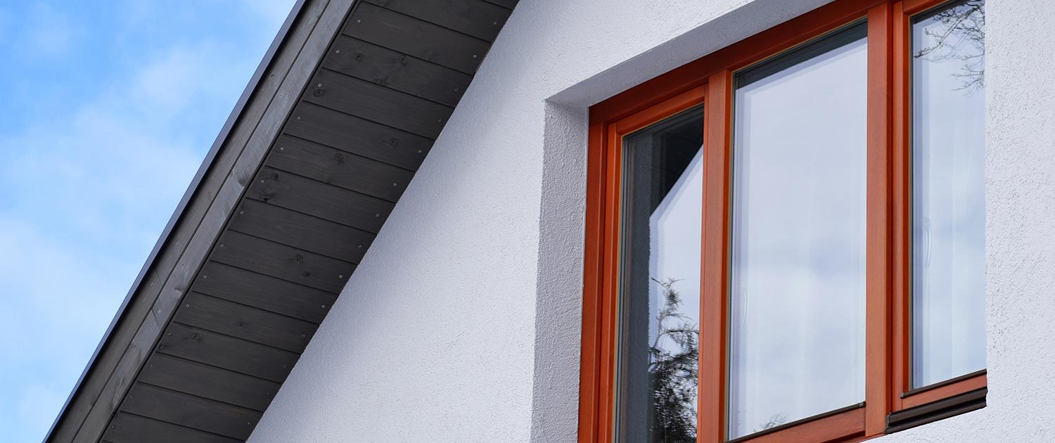 PVC Fenster mit speziellem Holzdekor verbinden das natürliche Aussehen von Holzfenstern mit den Vorteilen von Kunststofffenstern.